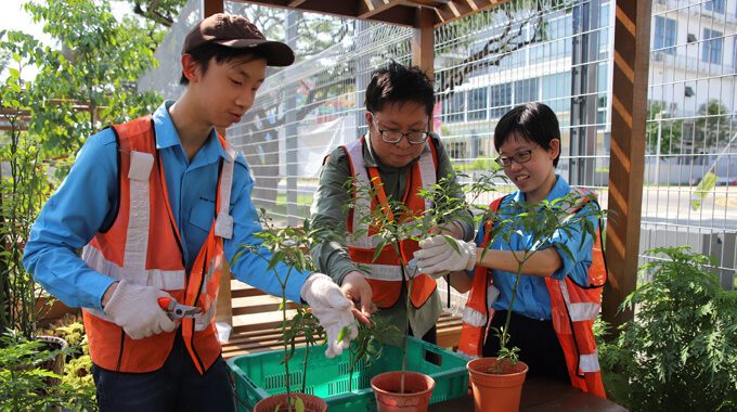 Mr Joel Lee And Students From The Horticulture Team.