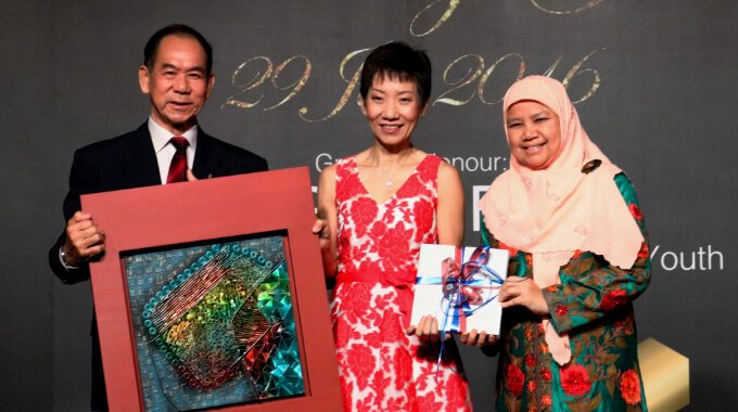 APSN President Mr Chan Chee Keong With Guest-of-Honour Ms Grace Fu