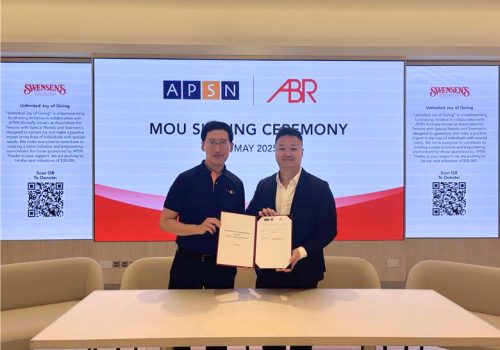 (Left) Royce Tan, Chairman Of APSN Ltd, And (Right) Teo Tong Loong, CEO Of Swensens Singapore, Showing The Signed Memorandum Of Understanding Between APSN Ltd And ABR Holdings Ltd.